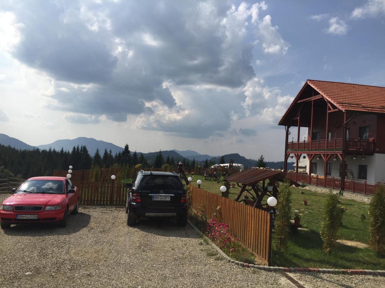 Pensiunea Zana Muntilor Piatra Fantanele Exterior foto